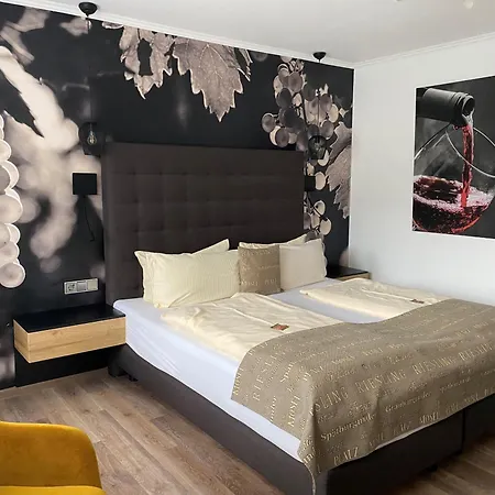 Weinhotel Sonnenschein 3* エルンスト