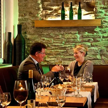 Pensión Weinhotel Sonnenschein 3*