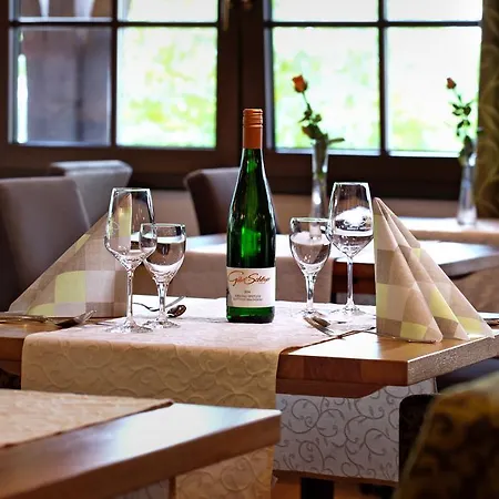 Weinhotel Sonnenschein 3* エルンスト